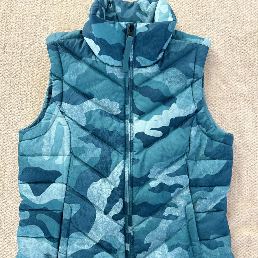 Women’s The North Face Women’s Vest Blue Green Camo Camouflage 550 Size XS EUC